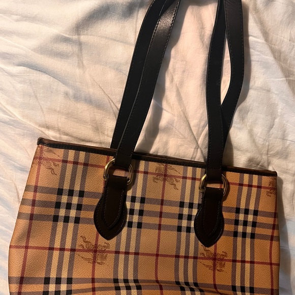 Authentic medium beautiful handbag - Picture 3 of 10